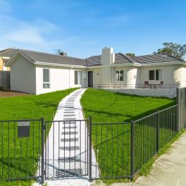 Spacious Luxury Retreat with Private Garden Box Hill, hotel i Box Hill