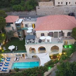 Villa Joïa - 9BR Villa, Souk El Gharb, hotel in Sūq al Gharb