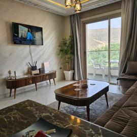 Luxury Apartment 99sqm with Beach front, AC and Unlimited Wi-Fi, hotel in Agadir