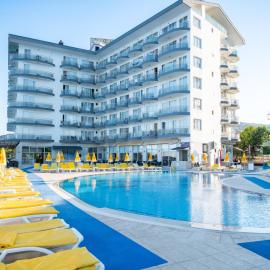 Arora Hotel、クシャダスのホテル