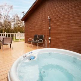 Deneb Lodge with Hot Tub