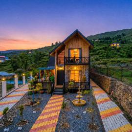 Kūd में, होटल StayVista at Chalet Royale with BBQ, Bonfire