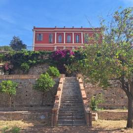 Château XVIII siècle au coeur d'un vignoble