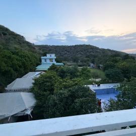 aravallihills golden farm luxury tents amp ac rooms with scenic views、Dhaujのホテル