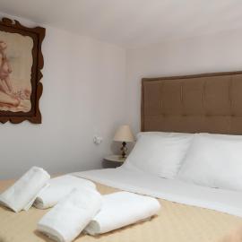 Christie's Home Meteora