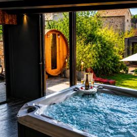 3 Waters Spa - Private Spa with Jacuzzi, Sauna & Hammam, hotel en Winenne
