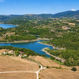 SCAPPO IN UMBRIA, casale al lago