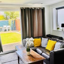 Sleeps 5 Free Parking Fast WiFi Near Hillsborough Easy Access to Sheffield City Centre and Peak District