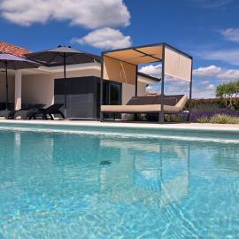 Villa Green Forest with wellness and heated salty pool, hotel em Hum
