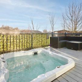 Coopers Cabin With Hot Tub, hotel in Malton