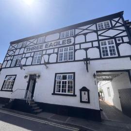 Three Eagles Hotel&Restaurant and Garden Bar, hotel em Llangollen