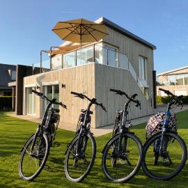 Villa Maroma Mistral Veerse Meer, gratis 4 E-bikes, gratis laden EV, trampoline