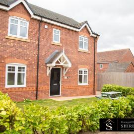 STYLISH & SPACIOUS 4 BEDROOM HOUSE - FREE DRIVEWAY PARKiNG, hotel in Shrewsbury