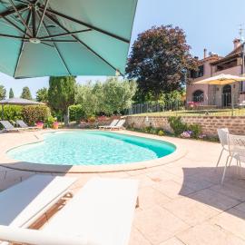 Ai due Cedri- Appartamento Castagno, Hotel in Capranica