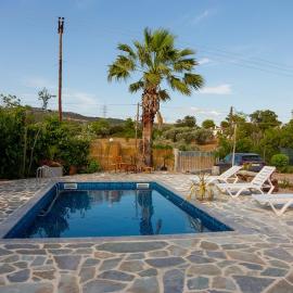 Linovrochi holiday house with private pool, Hotel in Lefkandi Chalkida