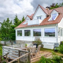 Historic Bergen Home with Dock Boat & Water Views, hotel v Bergen