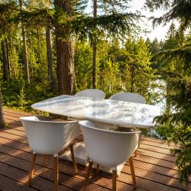 Deer forest park cabine Hot tube 2, хотел в Līči