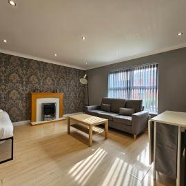 Oldbury Contractor bnb - Van parking - Corporate housing