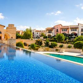 코우클리아에 위치한 호텔 Luxury 2BR in Aphrodite Hills Shared Pool & Golf Views