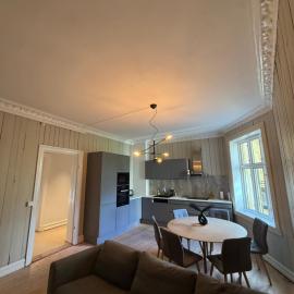 Big 7 Bedroom city central appartment, king palace closeby