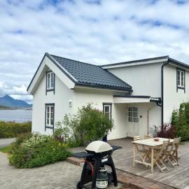 Heritage House in Lofoten with Modern Comfort & Scenic Views