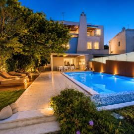 Villa Magnifica - Private Pool, Elevator & Sea View