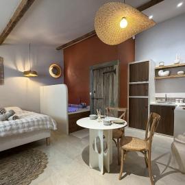 CRAFT HOME - Studio - BALNEO - PARKING privé, hotel sa Saint-Étienne