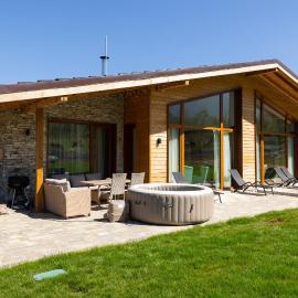 Villa Sofayla w Jacuzzi near the Pirin Golf Resort, hotel din Bansko