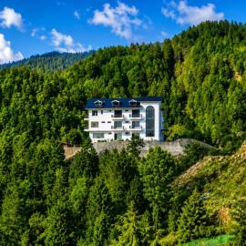 Dharamshila Retreat, מלון בצ'קרטה