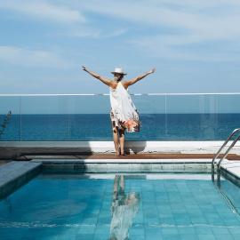 Villa Akroyiali - Seafront Serenity with Shared Pool, Hotel in Pachyammos