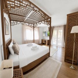 UMANI Retreat, готель у місті Буштені