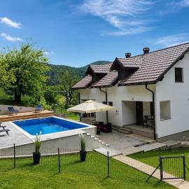 Holiday House Marija, hotel v destinácii Otočac