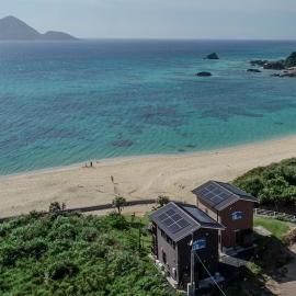 ラッキーハウス 海を望む一棟貸しコテージ, hótel í Amami