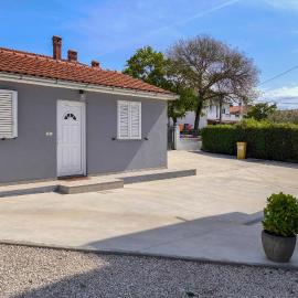 One-Bedroom Holiday Home In Zminj, hotel in Žminj