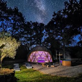 Dôme Bao SPA luxe climatisé, hotel u gradu Lesterps