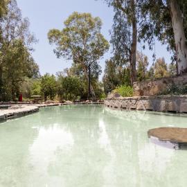 Katzrin Village Glamping, hotel in Qasrîne