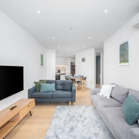 LaneStay - Spacious Living 2BR Pool Gym Parking