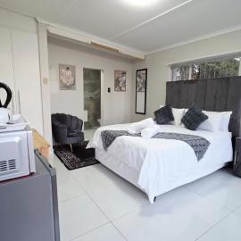 12 On Bird BnB, hotel in Beacon Bay