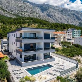 Luxury AP with swimmingpool
