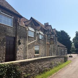 The Hunters Rest Inn, hotel in Clutton