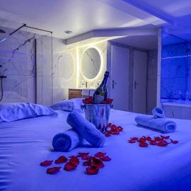 L'Ivoire - Love Room -Balnéo - Bien Être, хотел в Гренобъл