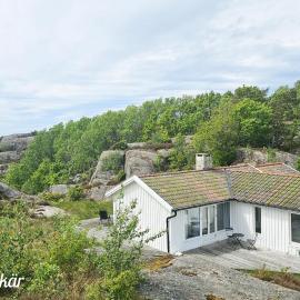 Skärgårdshus bland Bohusläns klippor SE09181, hotel i Hjälteby