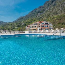 Lavender Bay Apartment C12, hotel in Donji Morinj
