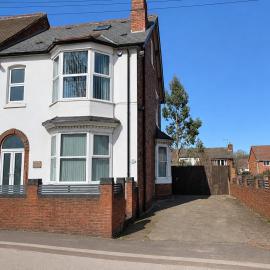 6BR Home with Parking Near Wolverhampton, hotel in Willenhall