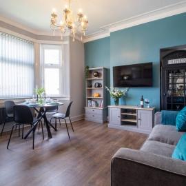 Hawkhead House Paisley, Near M8 and Glasgow, Home away from Home