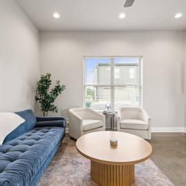 FireFly House-By Sports Complex: Youngsville şehrinde bir otel
