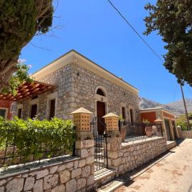 Villa To Petrino, hotell i Vathís