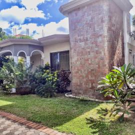 Cinnamon Villa is a 2 bedroom villa 5 minutes walk from Flic en Flac public beach