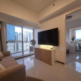 Queen Executive Suite near Solaire Casino and MRT
