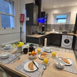 Derwent Apartment - 3 Bedrooms - 2 Bathrooms - Private Parking - Cockermouth